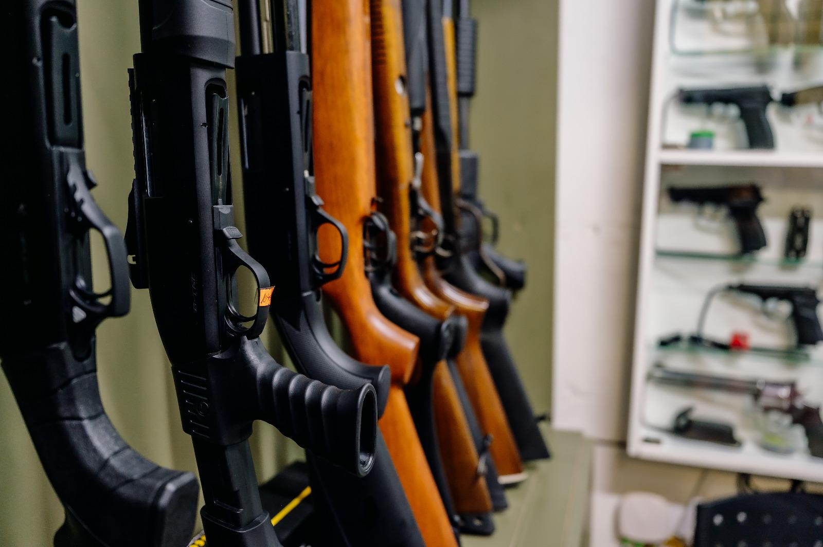 Armas largas en el local de Armería Vibra